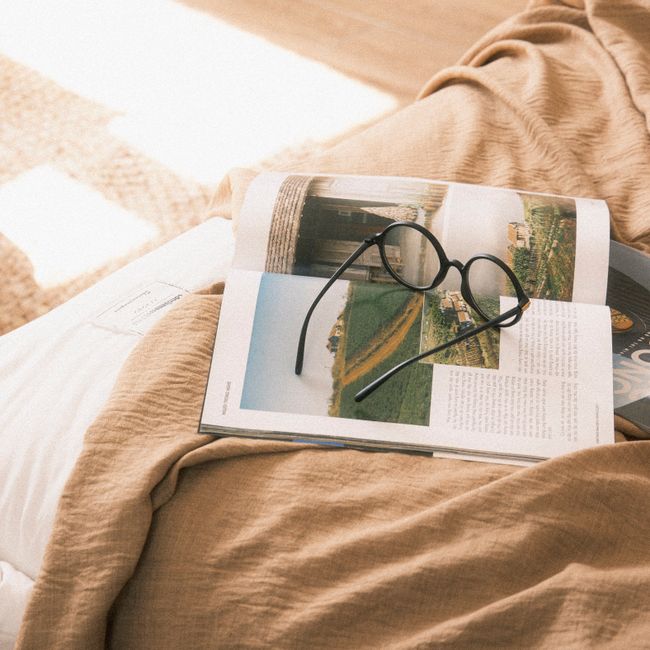 Book-And-Blanket Hour for a more restful night — wellness · Relaxation