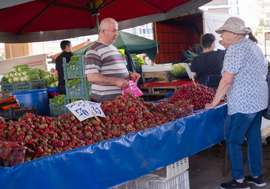 Farmers Market Date for a no-spend day — lifestyle · Dating