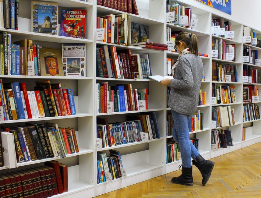 Bookstore First Date when your calendar feels crowded — lifestyle · Dating