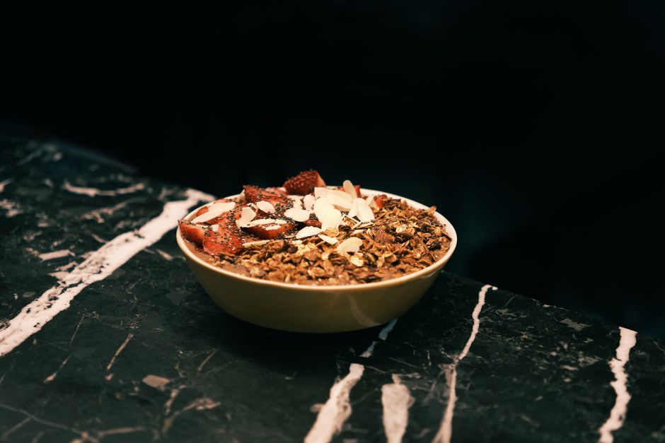 Peach Almond Granola for rushed weekday starts — food · Breakfast & Brunch