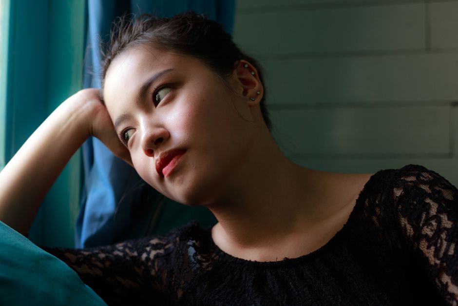 Window-Light Portrait from recycled paper — diy-creativity · Photography