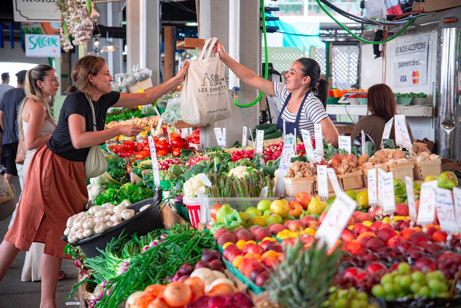 Farmers Market Date for a meaningful pause — lifestyle · Dating