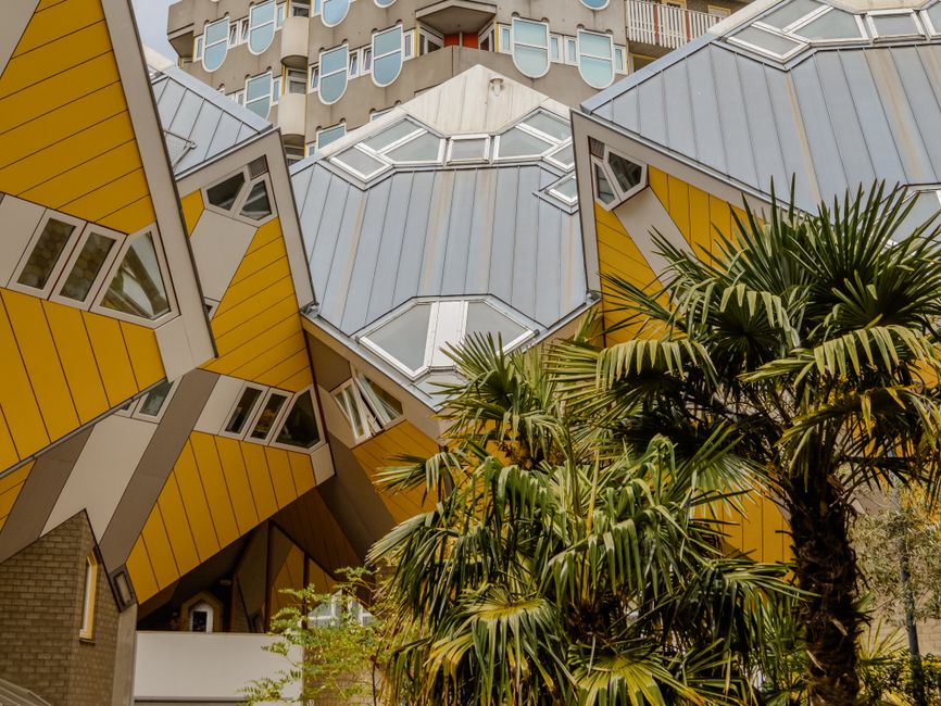 Self-Guided Architecture Walk for travelers avoiding crowds — travel · Solo Travel