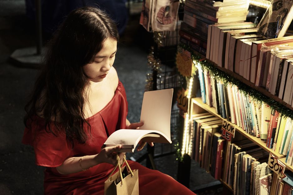 Bookstore Challenge for a larger group — entertainment · Date Nights