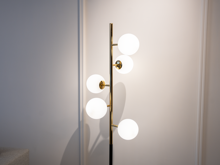 Floor Lamp using renter-friendly details — home · Living Rooms