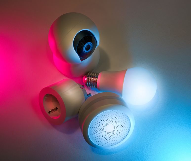 Smart Bulbs for a clutter-free desktop — smart-life · Smart Home
