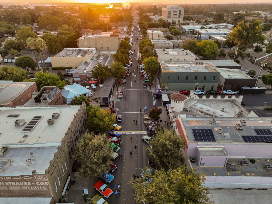 Small-Town Main Street for a weekend without rushing — travel · Weekend Getaways