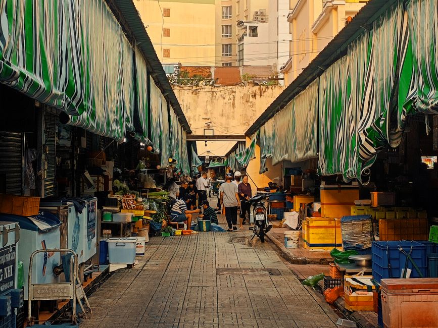 Local Market Loop around a waterfront walk — travel · Solo Travel