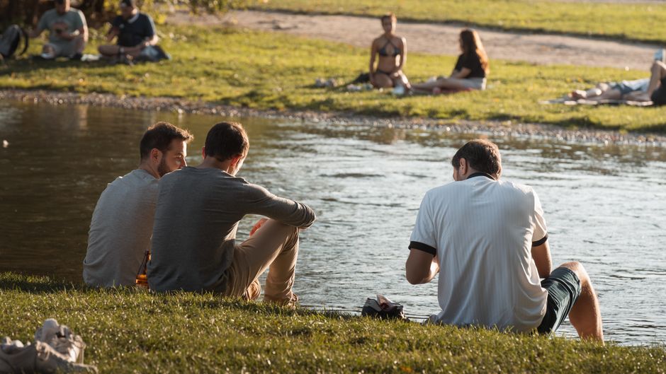 Park Meetup for a meaningful pause — lifestyle · Social Life