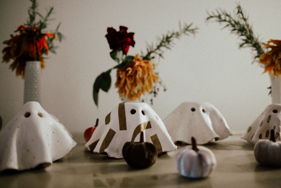 Ghost Garland around a seasonal color palette — celebrations · Halloween