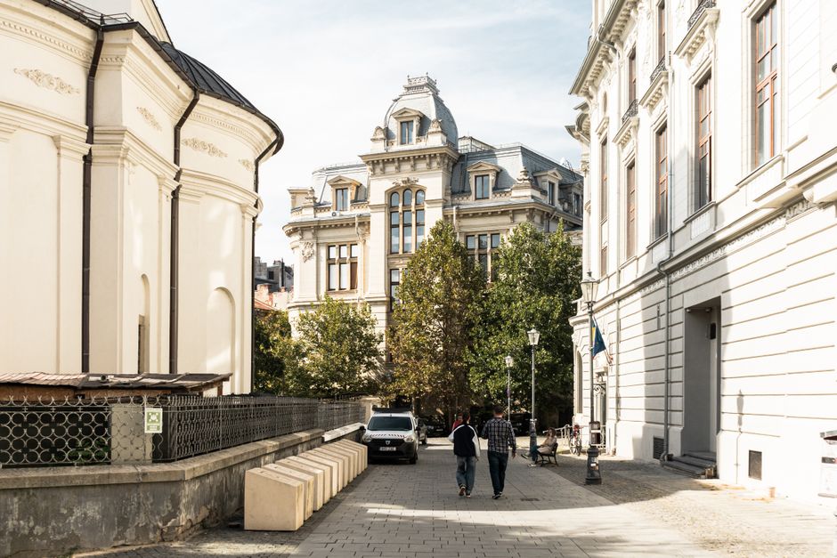 24 Audio Walking Tour ideas for neighborhood exploration