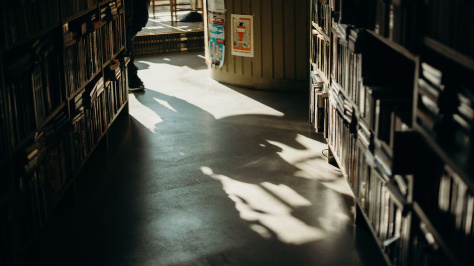 Bookstore First Date when you want to feel accomplished — lifestyle · Dating