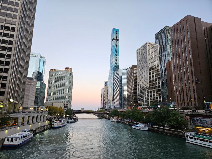 Chicago Riverwalk for a solo afternoon — travel · USA Travel