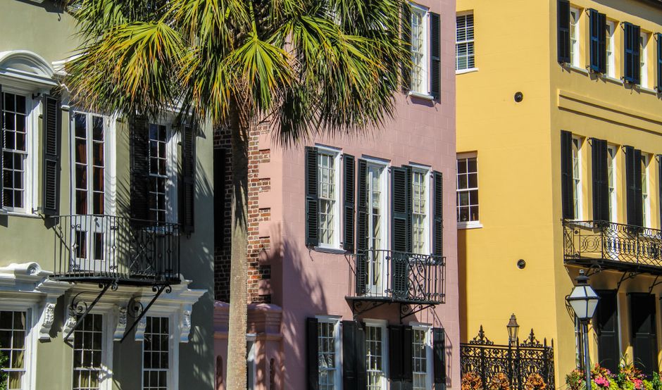 Savannah Squares around a local craft shop — travel · USA Travel