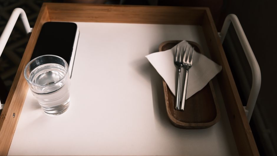Wooden Tray using one-color paint — home · DIY