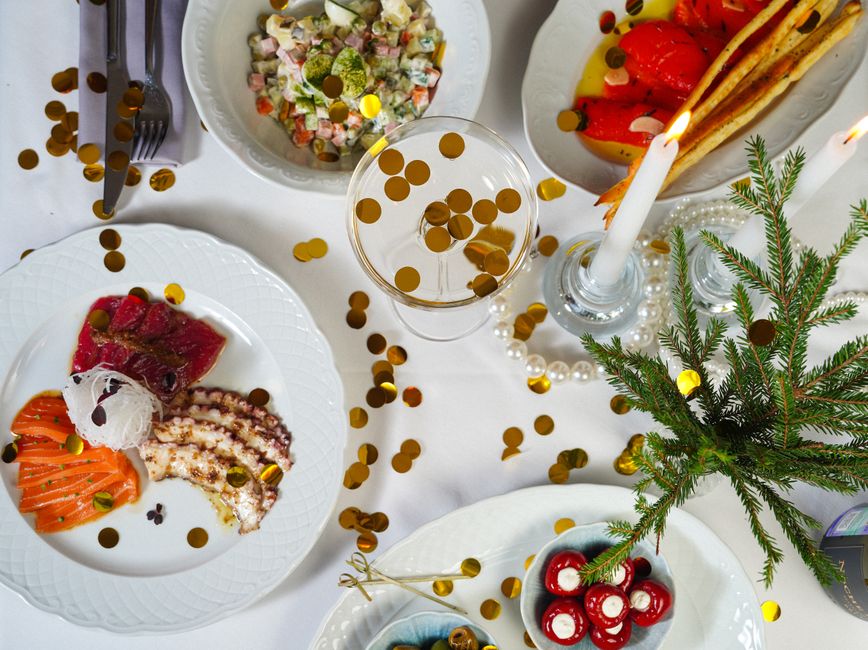 table new year's with a guest-participation moment — celebrations · New Year's