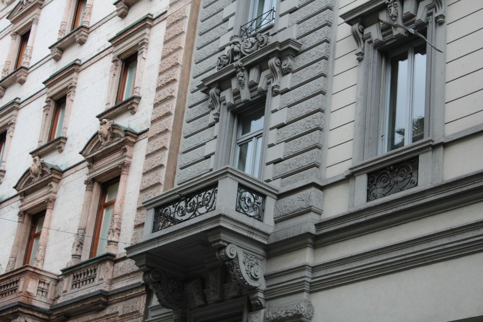 Self-Guided Architecture Walk near a historic landmark — travel · Solo Travel