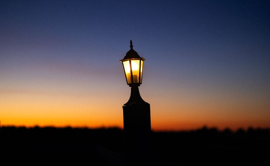Evening Light Dimmer with a body-scan moment — wellness · Sleep