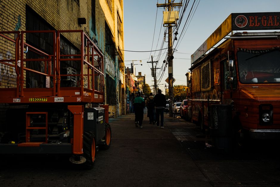 30 Neighborhood Photo Walk ideas for friendly competition