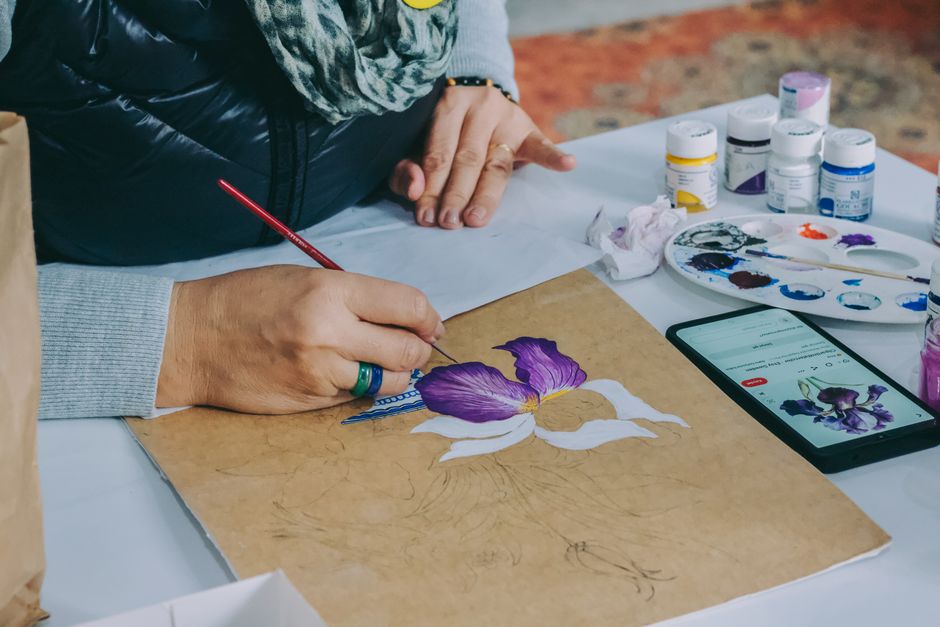 Pressed-Flower Watercolor — palette knife landscape for a weekend project — diy-creativity · Art & Painting