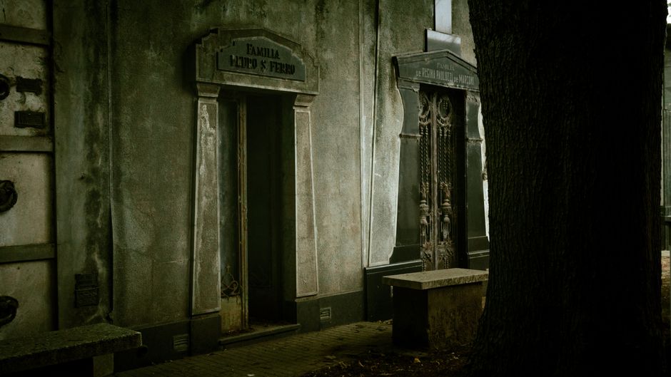 28 Haunted Hallway ideas for meaningful keepsakes