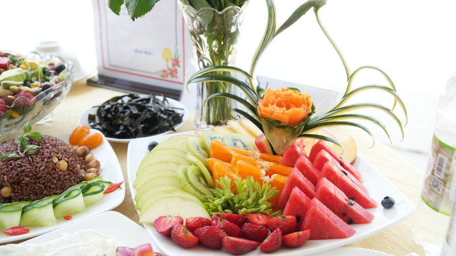 Vegetable-First Plate — fruit during a screen break — wellness · Healthy Habits