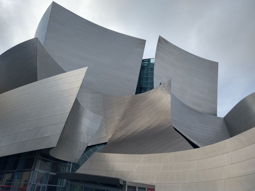 Architecture Walk with a scenic picnic — travel · City Trips