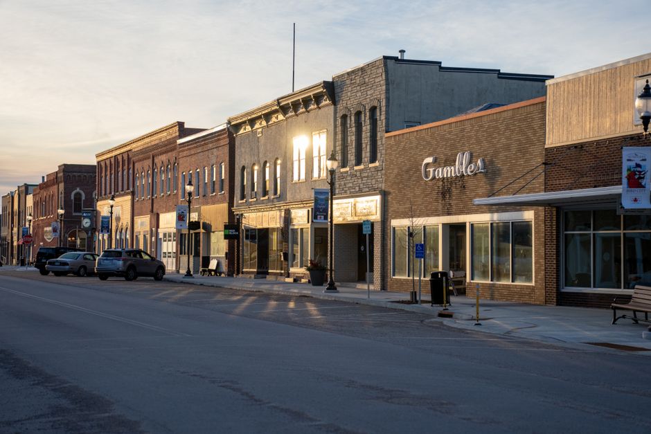 30 Small-Town Main Street ideas for an ordinary day outside