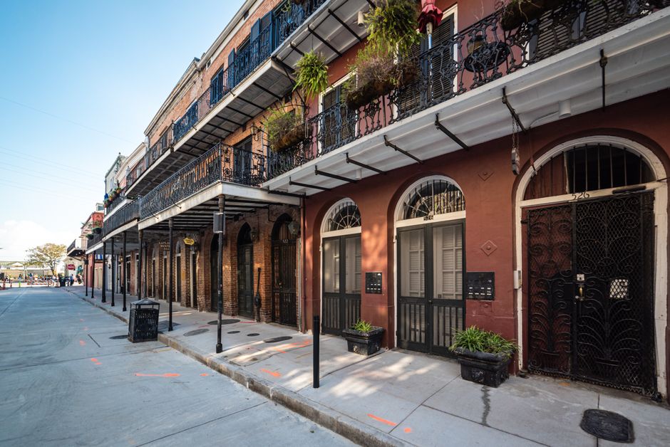New Orleans Garden District around a local breakfast stop — travel · USA Travel