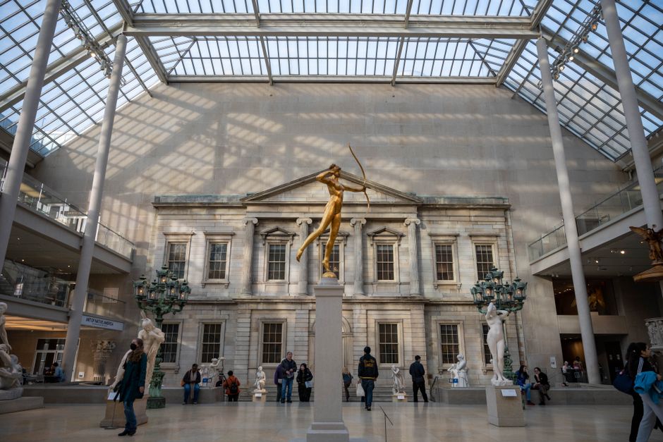 Museum After Dark around a music round — entertainment · Date Nights