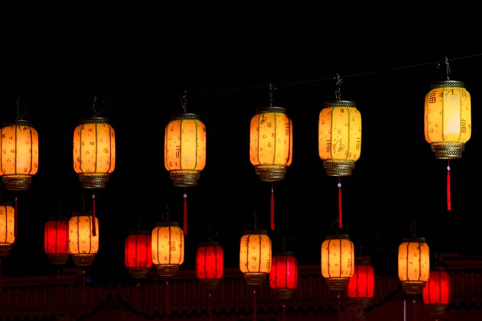 Paper Lantern for rescuing old materials — diy-creativity · Paper Crafts
