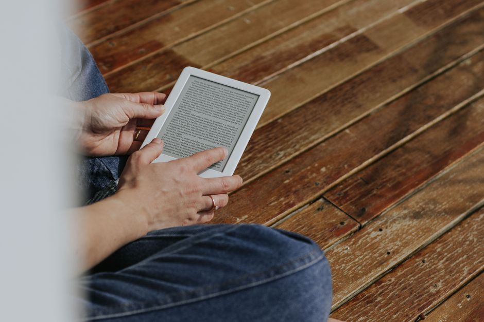 E-Reader Stand for weekend maintenance — smart-life · Gadgets