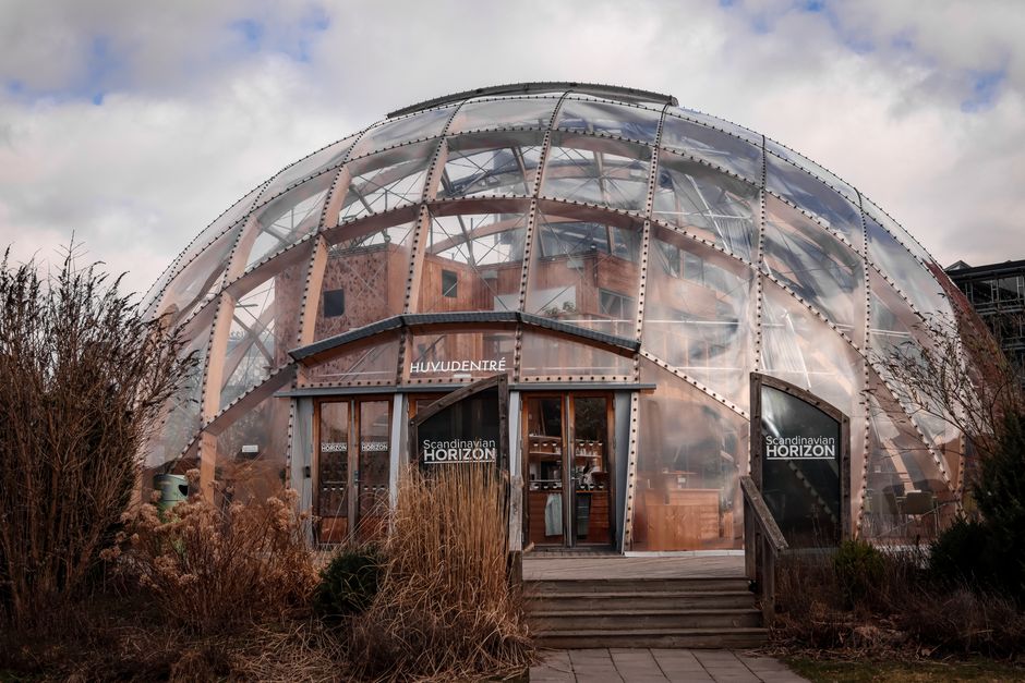 Hands-On Science Center near a hidden garden — travel · Family Travel