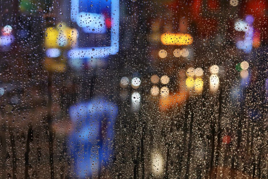 Rainy-Window Frame — market color hunt for a small creative corner — diy-creativity · Photography