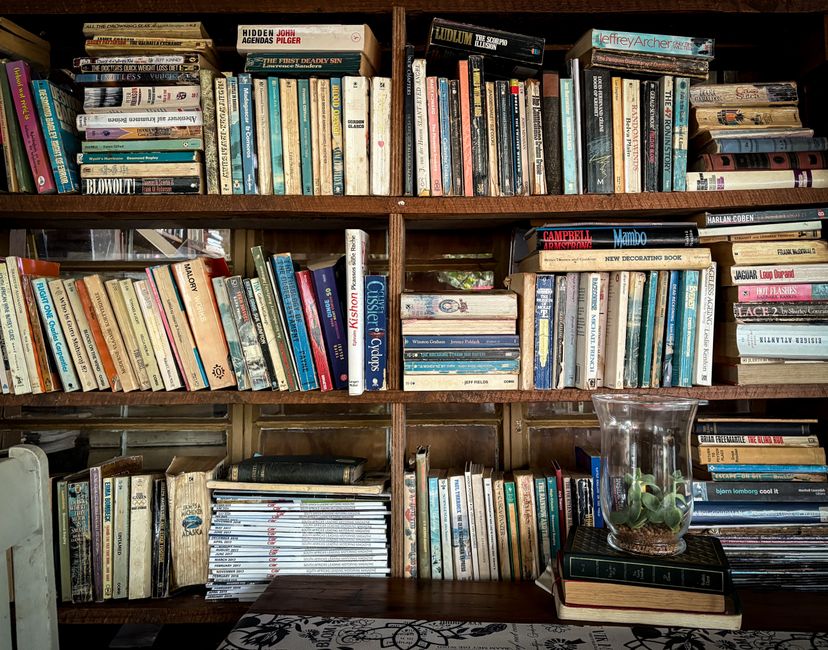 Reading Nook with a space-saving arrangement — home · Interior Design