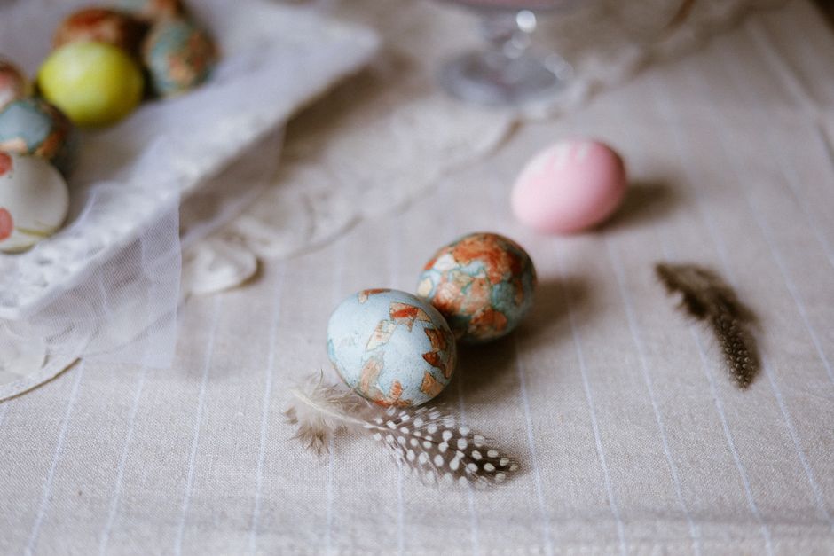 8 Painted Egg Centerpieces That Make the Table the Star