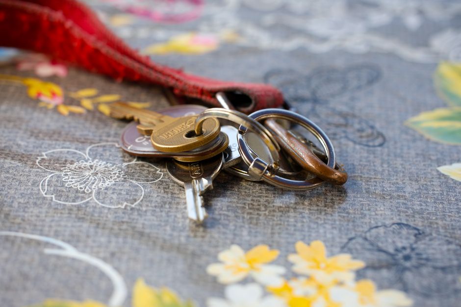 Fabric Key Fob using thrifted fabric — diy-creativity · DIY Gifts