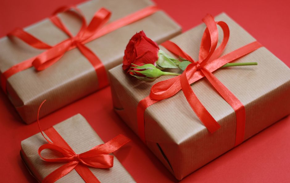 photo-moment valentine's day for a modern minimalist party — celebrations · Valentine's Day