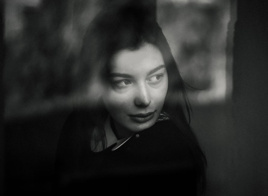 Window-Light Portrait for a small creative corner — diy-creativity · Photography