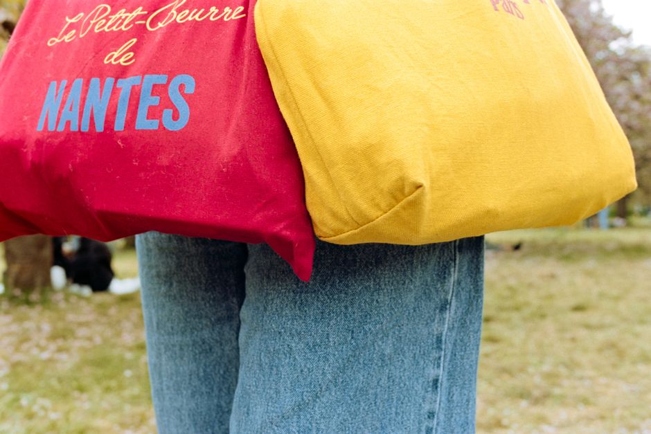 Tote Bag — apron rescuing old with a hand-lettered element — diy-creativity · Sewing