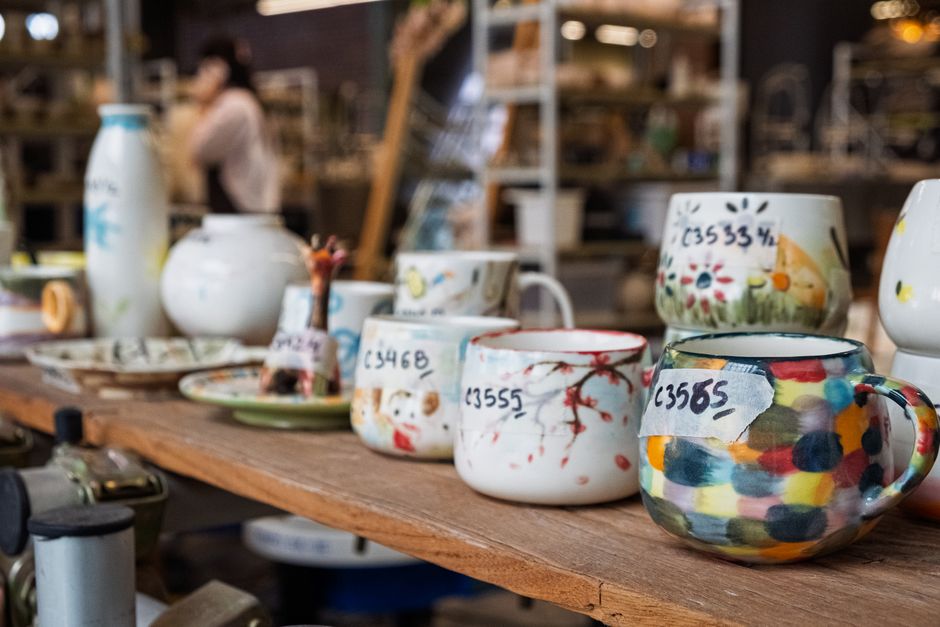 Painted Mug with a hand-painted finish — diy-creativity · DIY Gifts