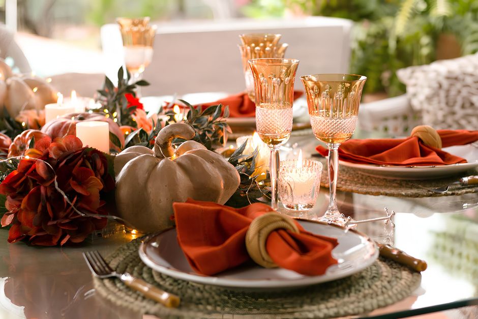 Place-Card Pumpkins for a modern minimalist party — celebrations · Thanksgiving