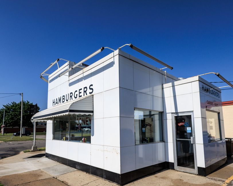 Classic Diner Stop around an art-filled neighborhood — travel · Road Trips