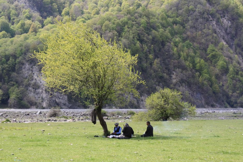 Mountain Picnic around a waterfront walk — travel · Weekend Getaways