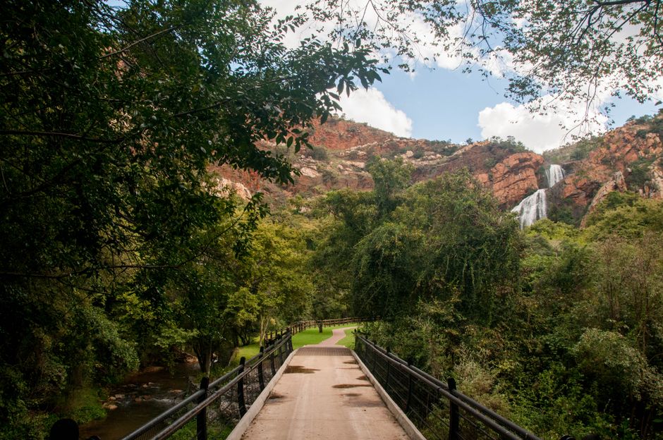 Easy Waterfall Trail with a flexible return route — travel · Family Travel