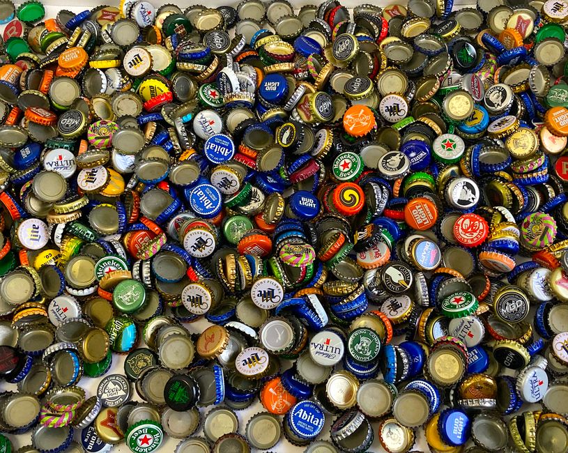 Bottle-Cap Mosaic with a personalized monogram — diy-creativity · Upcycling