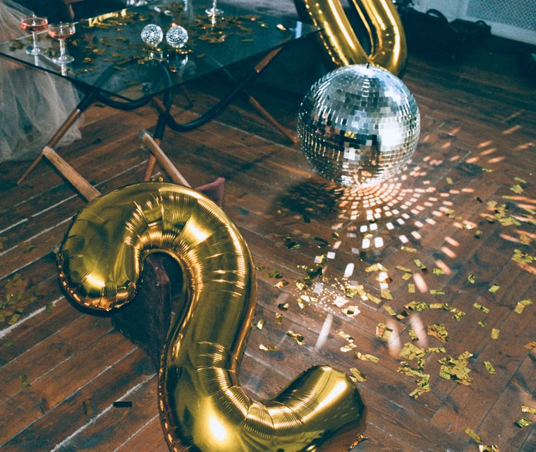 keepsake new year's projects around a welcome drink — celebrations · New Year's