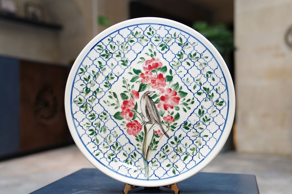 Ceramic Painting for a creative break — lifestyle · Hobbies