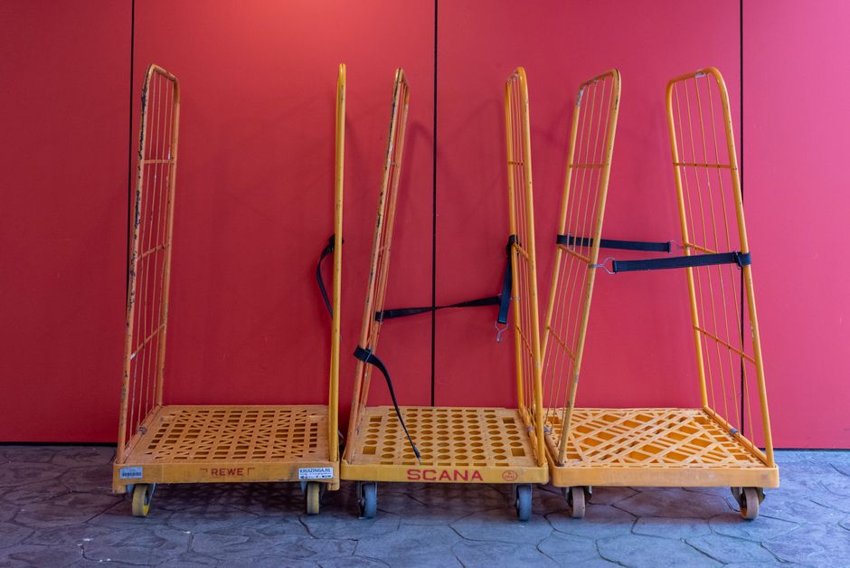 Rolling Cart for freeing up closet space — home · Home Hacks