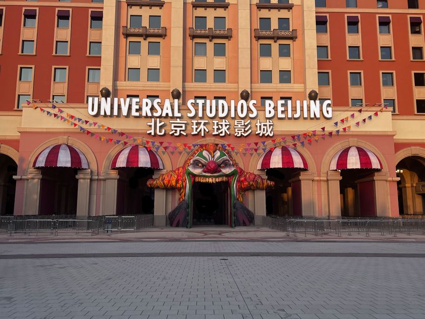 Theme Reveal Entrance for a larger guest list — celebrations · Parties